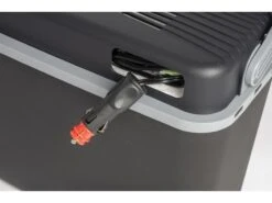 Autokoelbox - Arctic - 12 Volt - 12 Liter - Zwart/Grijs -Nomad Supply 57 2 autokoelbox artic 12 volt 12 liter zwart grijs 6702862